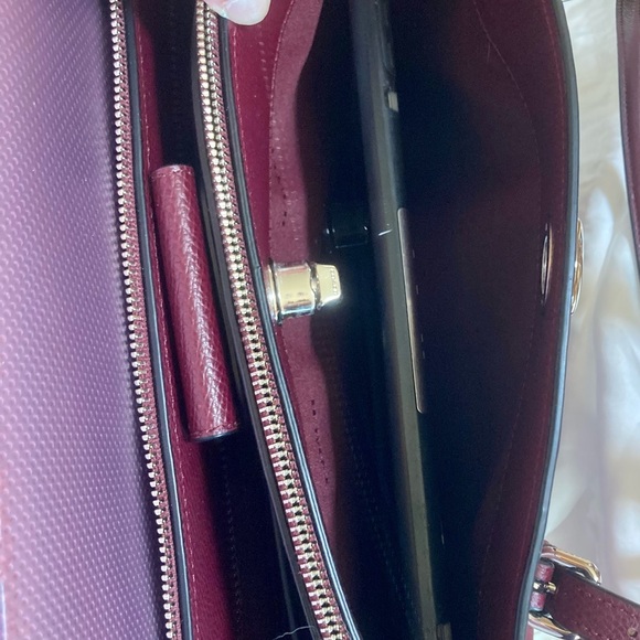 COACH Classic oxblood leather hand/shoulder/crossbody bag holds laptop. - Picture 11 of 12